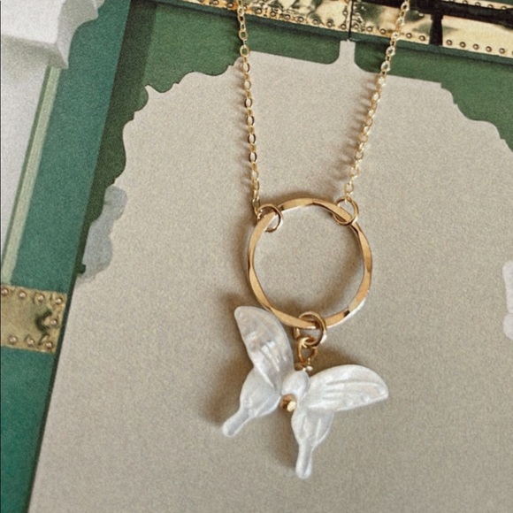 Vuela Necklace - Picture 4 of 5